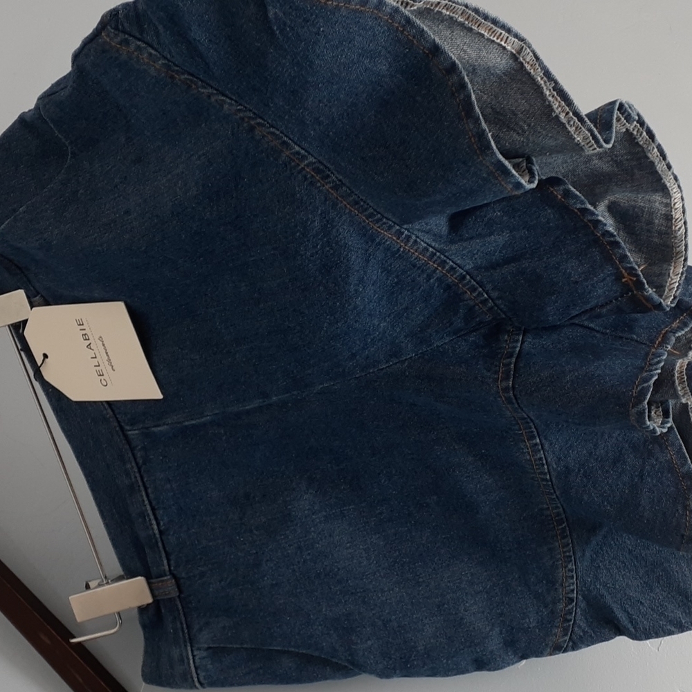 #120 Cellabie shorts size XS